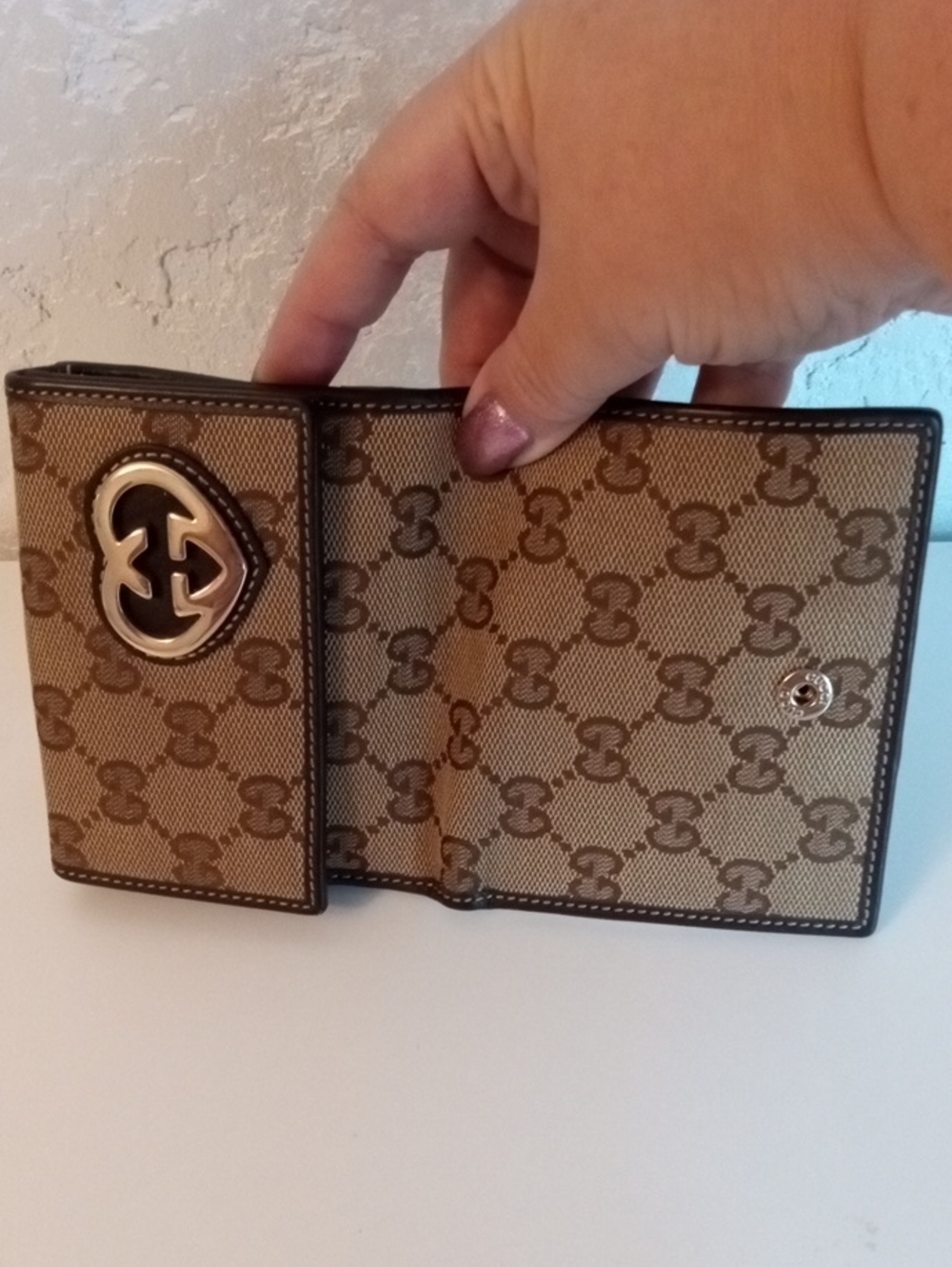 Gucci Brown GG Canvas Wallet with Gold Heart Emblem - Picture 4 of 8